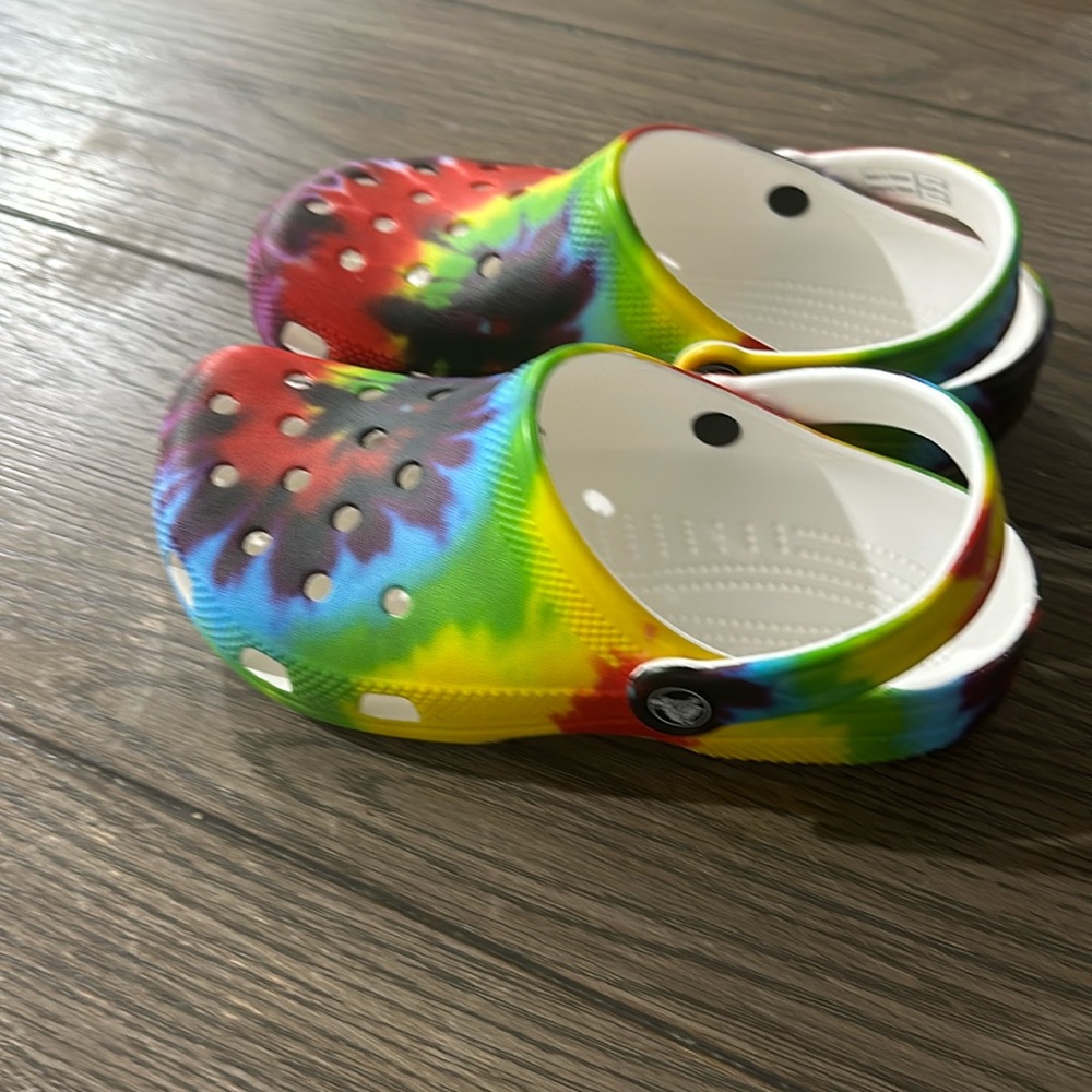 Tye Dye Crocs Kids size 3 new with tag